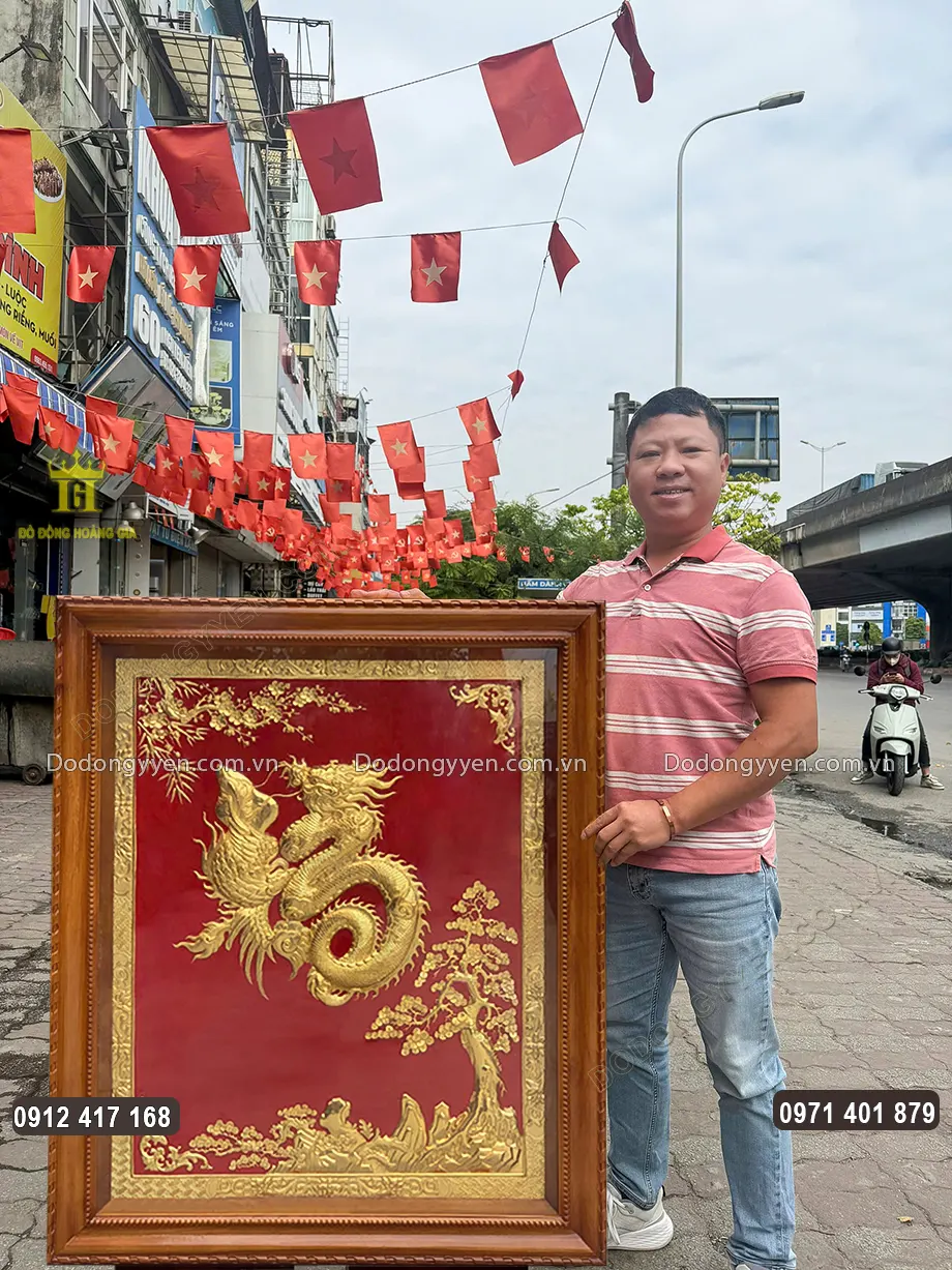 Nền tranh sơn đỏ v&ocirc; c&ugrave;ng nổi bật